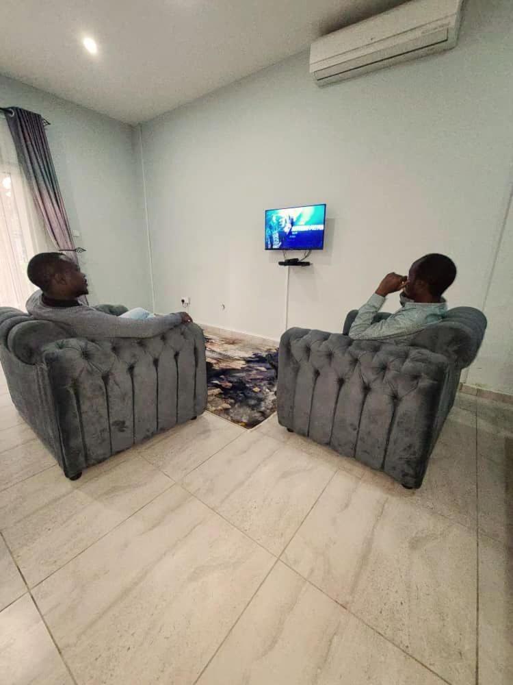 Vapour Lounge Aparthotel Lusaka Esterno foto